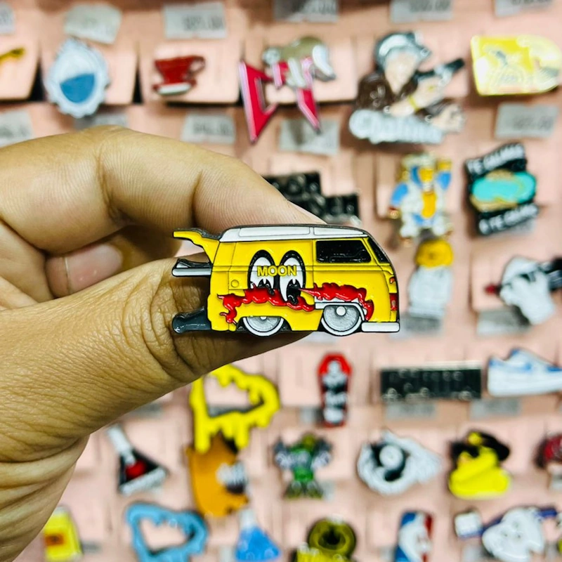 Pin Metálico Kombi