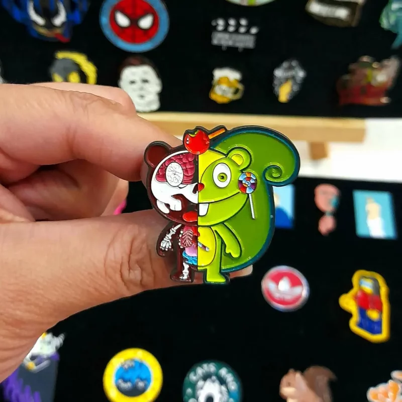 Pin metálico happy tree friends