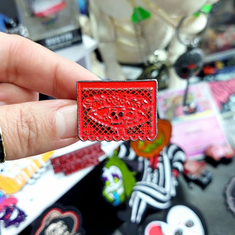 Pin Papel Picado Rojo