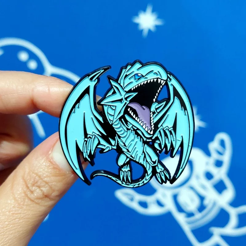 Pin metálico Dragon Blanco de Ojos Azules