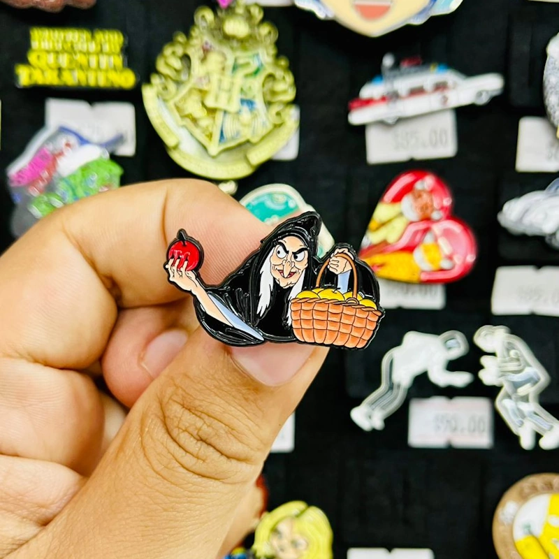 Pin Metálico Disney Reina Malvada