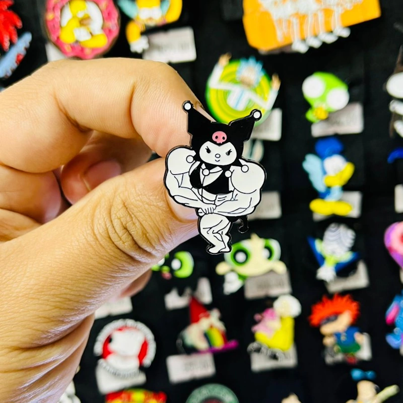 Pin Metálico Kuromi Musculosa