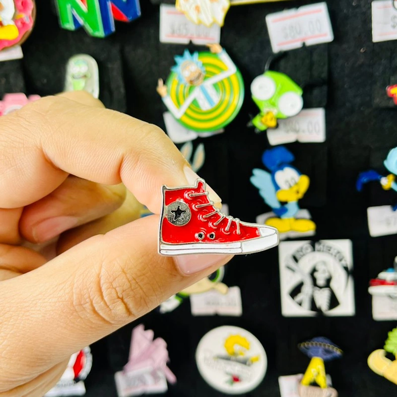 Pin Converse Rojos